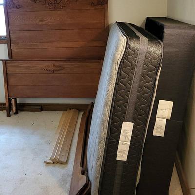 Full Mattress & Wood Bedframe (BR2)