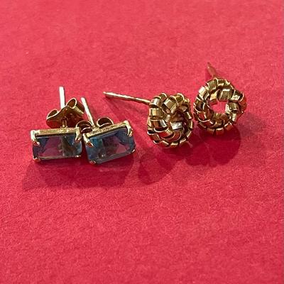 Set Of Two 18k (marked 750) Earrings 
