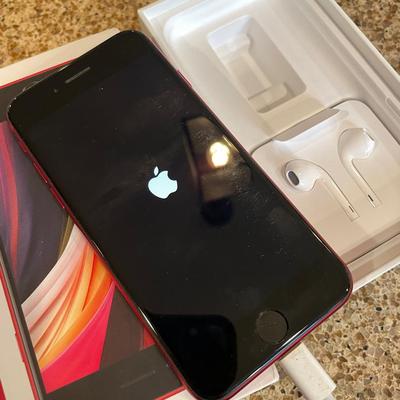 Apple iPhone SE With EarPods 64GB (Product Red)