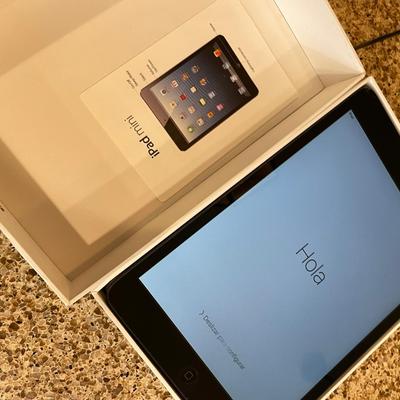 Apple iPad Mini WiFi 32GB (No Charging Cable)