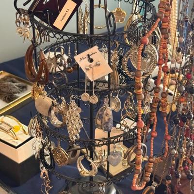 JEWELRY ROOM, TREASURE ROOM