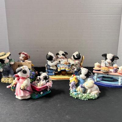 Merry Moos Figures (5) Farm Animals Cows Chicken Pigs Wagon Teatime