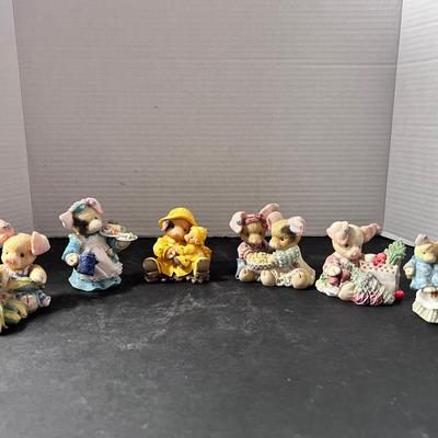 TLP Three Little Pigs Lot (6) Nurse Market Popcorn Raincoats 