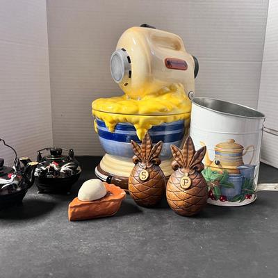 Treasure Craft Kitchen Mixer Cookie Jar, Turn Handle Flour Sifter, Mixed Lot of Salt Pepper Shakers 