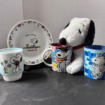 (3) Snoopy Mugs, 1 Decorative Plate, Singing & Dancing Plush 