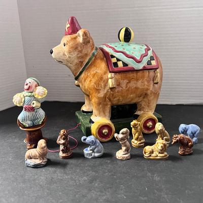 Vandor Ceramic Cookie Jar Circus Bear, Clown Stool Shakers, Circus Theme Wade Whimsies England 