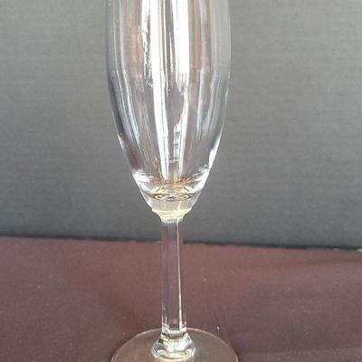 13 champagne glasses and carrying case