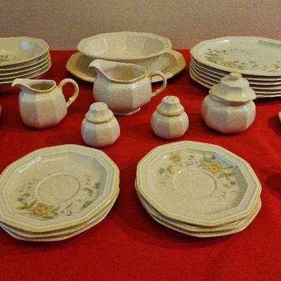 Mikasa Avante Dishware 