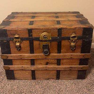 Vintage Trunk 