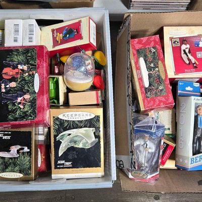 #13906 • Approx (30) Ornaments &amp; Bernie 2016 Figure
