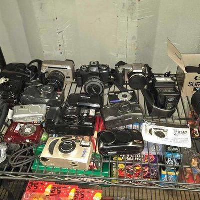 #4564 • (19) Cameras & Bags
