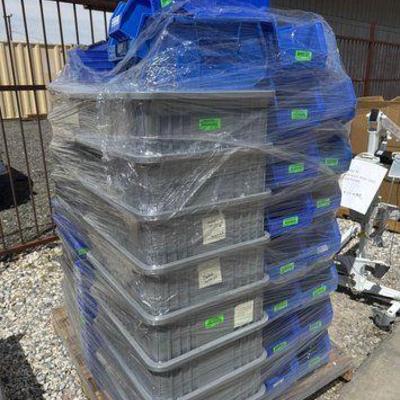 #90012 • 80 Plastic Containers

