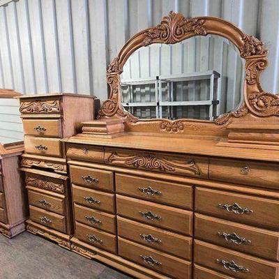 #8502 • Oakwood Interiors Bedroom Set
