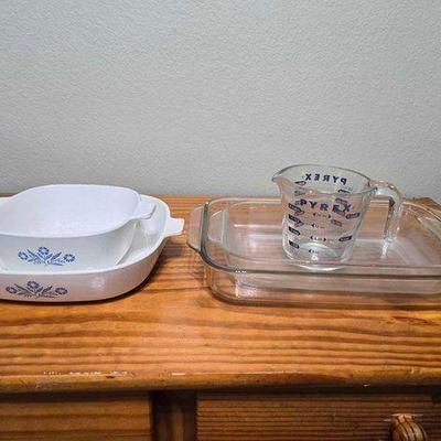#6504 • 2 Corning Dishes and 3 Pyrex Dishes
