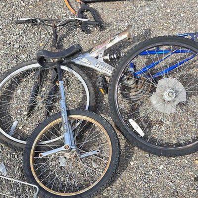 #81512 • Vertical Mountain Bike & Unicycle
