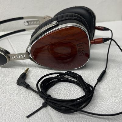 LSTN Troubadour Padded Headphones, Tested - MCM style