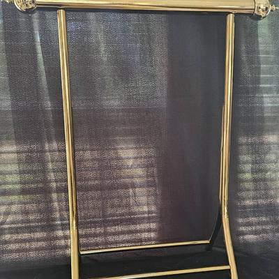 Lot 712: Elegant Vintage Brass Towel Stand