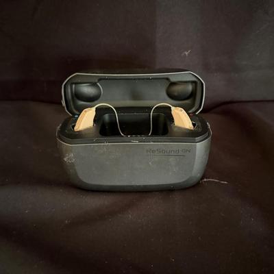 Lot 415: GN ReSound Premium Charger Case Plus Hearing Aids