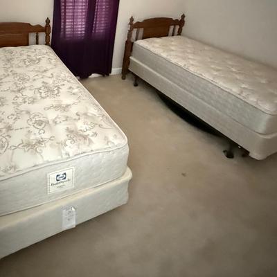 Lot 411: Two Oak Twin Beds