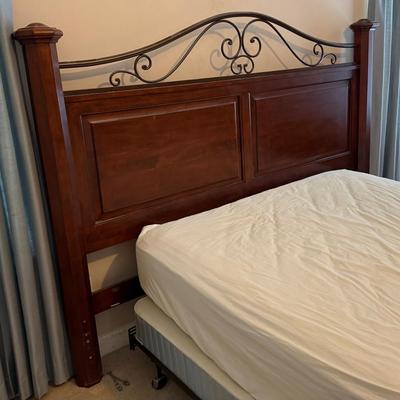 Lot 425: King Oak Headboard Frame