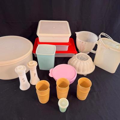 Lot 209: Vintage Tupperware 