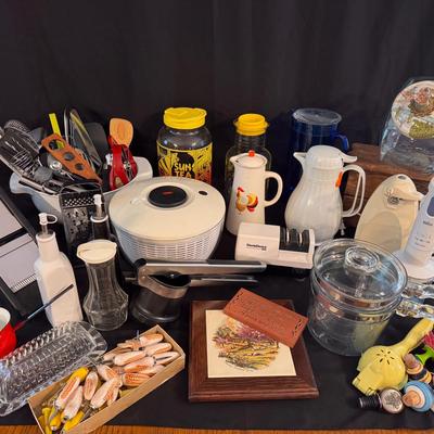 Lot 207: Kitchen Essentials
