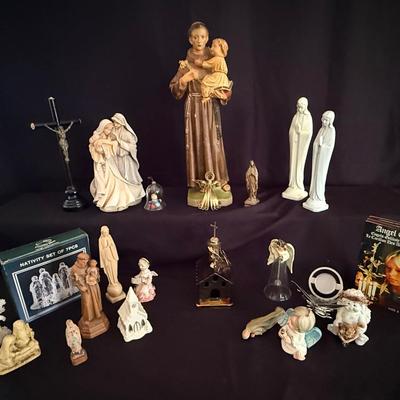 Lot 406: Christian Decor