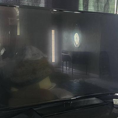 Lot716: Samsung 60" LED TV with Remote