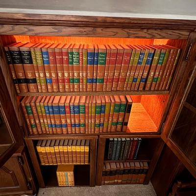 Lot 238: Britanica & Readers Digest Book Series Plus Lighted Case