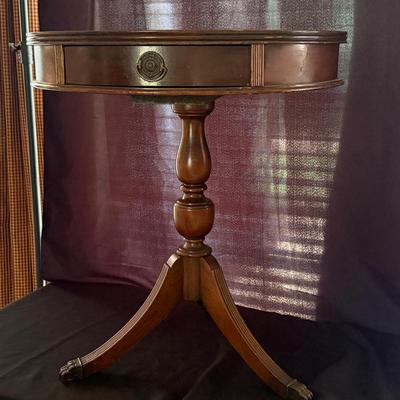 Lot 410: Vintage Traditional Georgian Mahogany Pedelstal Drum Table