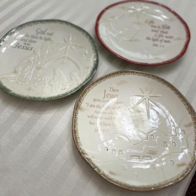 Decorative plates set of 3)