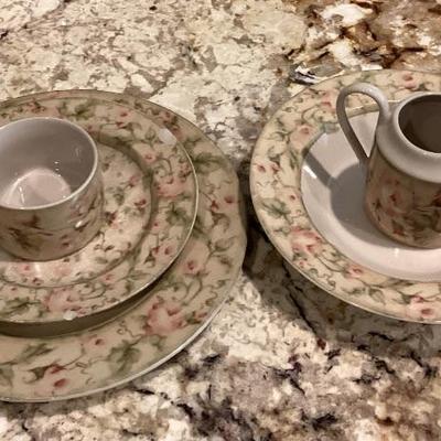 Sugar cream and small saucers