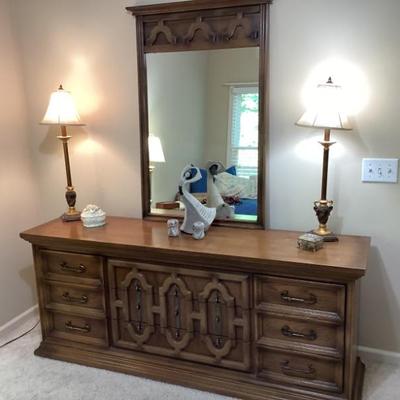 Dresser with mirror 6 drawers