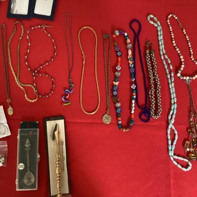 Costume jewelry necklaces