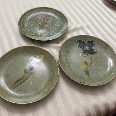 Green decorative plates