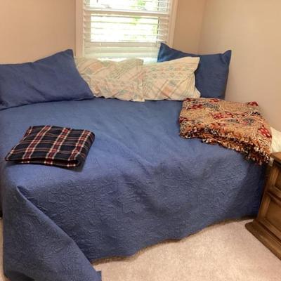 Full size bed