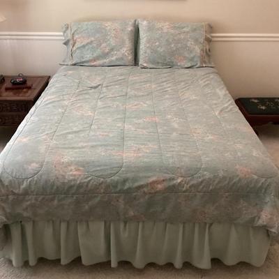 Full size bed with green bedspread