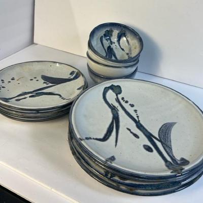 Vermont Stone Soldier Pottery Dishware - Service For 4