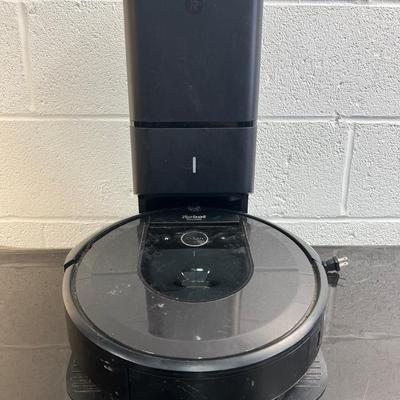 Roomba i7 Plus Vacuum And Base 