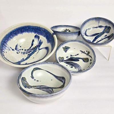 Vermont Stone Soldier Pottery 9" Serving Bowl & Four 5.5" Bowls 