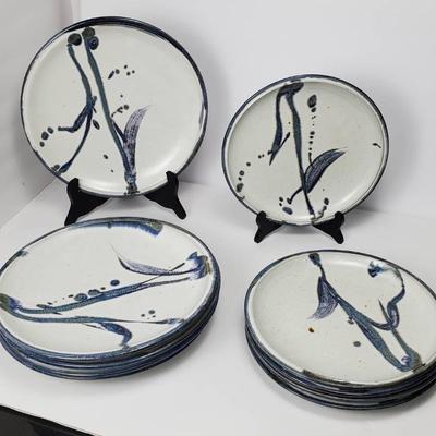Vermont Stone Soldier Pottery 10.75" & 9" Plates (5 Each)