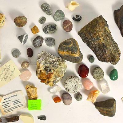 Rocks & Minerals With Mineral Testing Kit