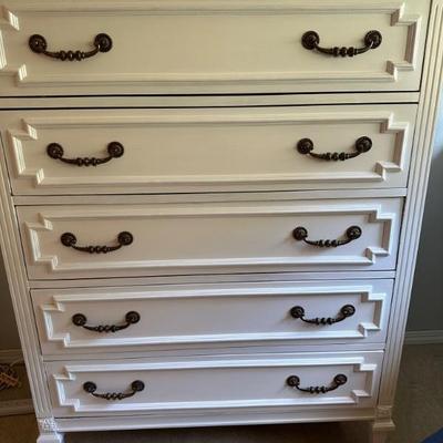 5 drawer white dresser has matching side table