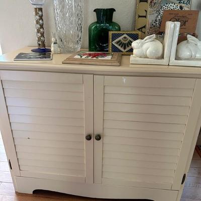 Louvered cabinet