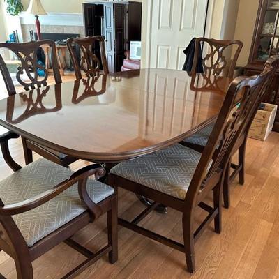Masins Furniture Dining Room Table with 6 Chairs, 2 Leaves and numerous pads for protection. Chair seats in excellent condition.