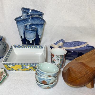 Pottery And Collectibles- Dutch Shoes 