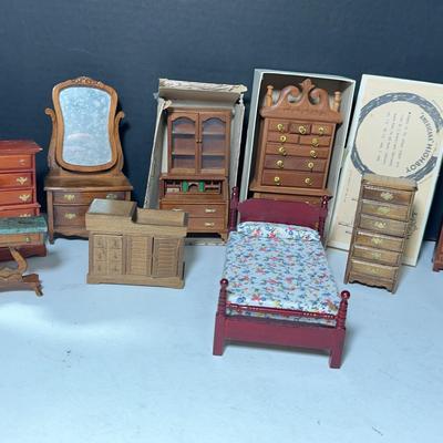 Colonial Americana Style Dollhouse Furniture