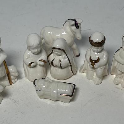 Goebel Porcelain Nativity 9 Pc Set  