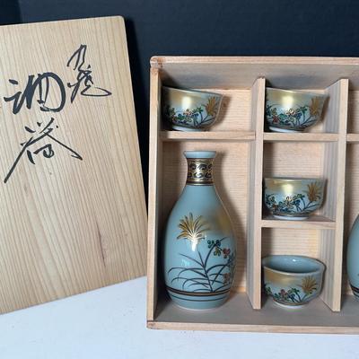 Kutani Ware Pottery Sake Set Flower Pattern