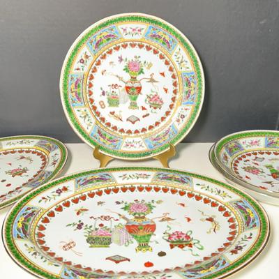 Jingdezhen Famille Rose Collectible Plate Set